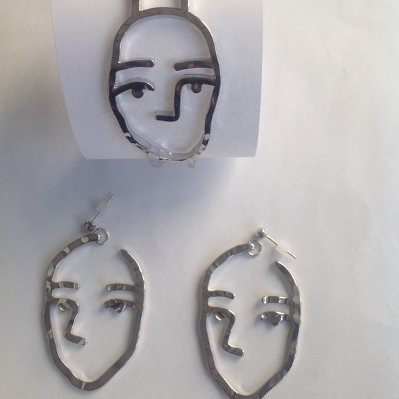 ❤️ NEW SILVER COLOR FACE EARRINGS AND BRACELET SET - Picture 3 of 8
